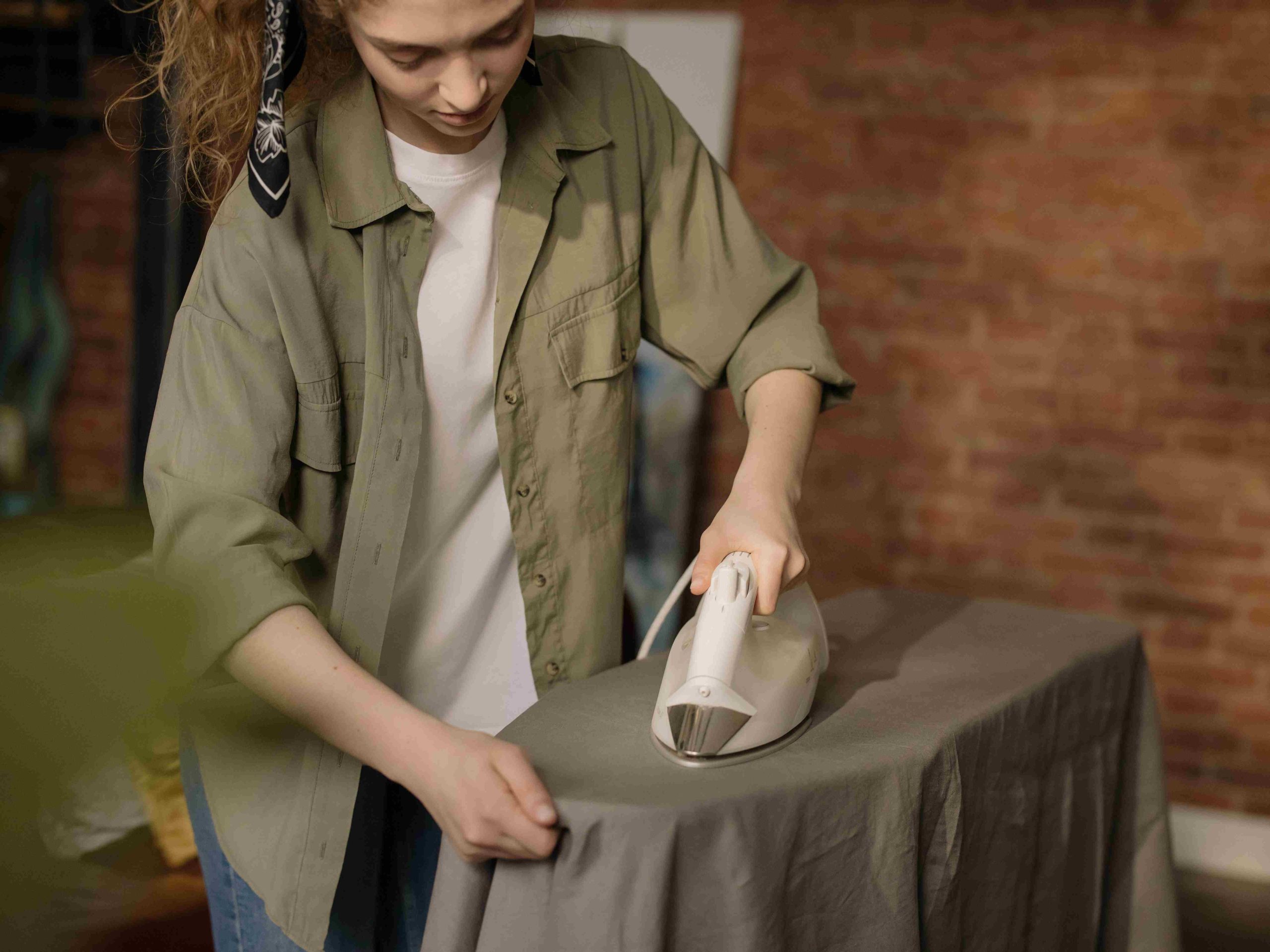 Why the Jeroma Steam Iron Is Becoming a Popular Choice in the UAE